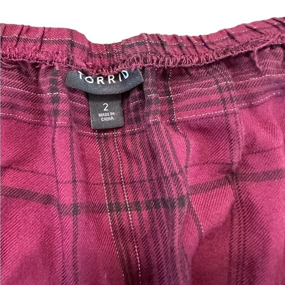 Torrid Purple Plaid Button Front Cold Shoulder Top Size 2 - Picture 13 of 17